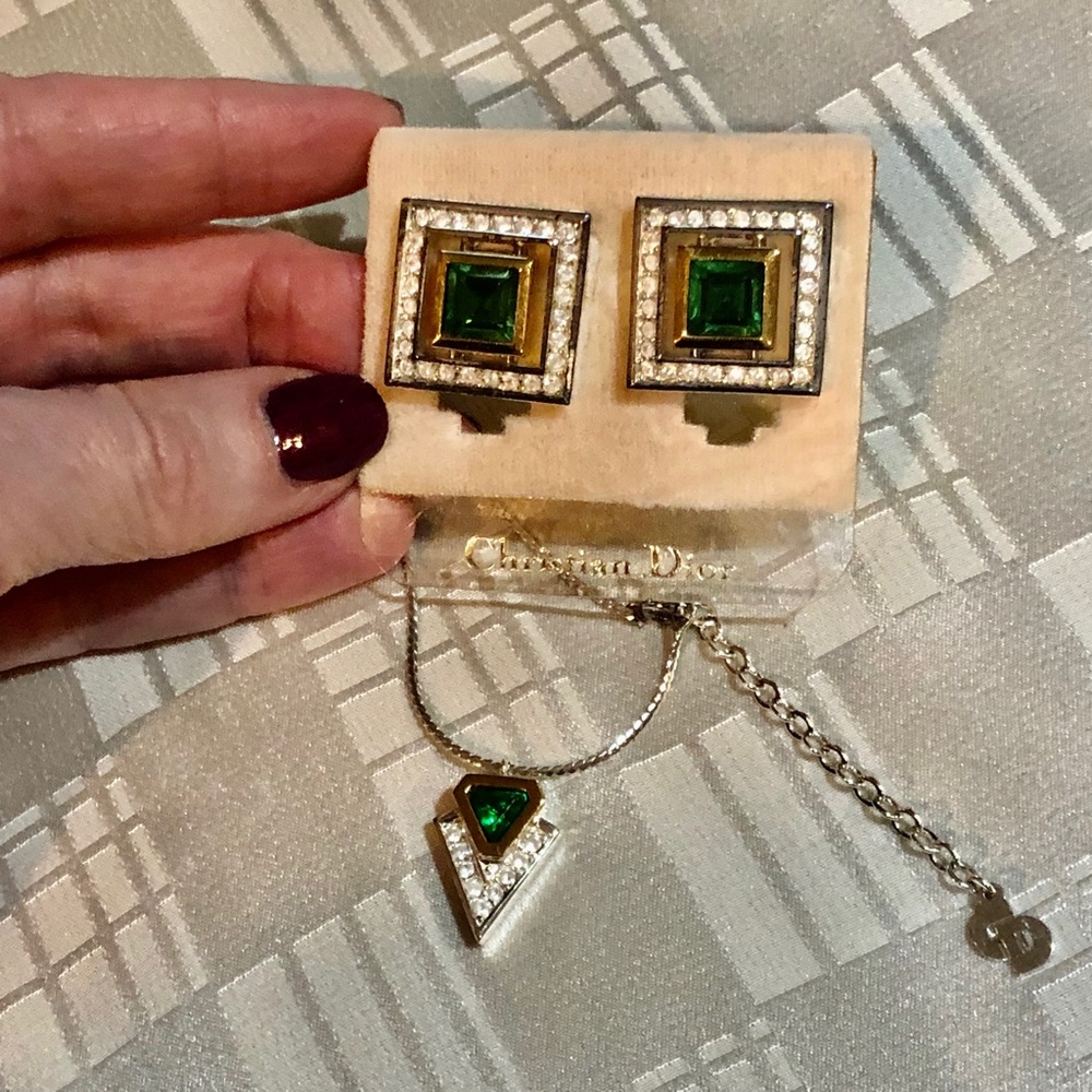 Christian Dior Emerald Green & Ice Clear Chrystal V-Necklace & Earring Set Vtg. - Picture 5 of 14